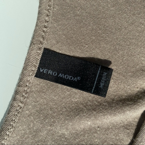 Bundle of 2 lace tops - Picture 6 of 9